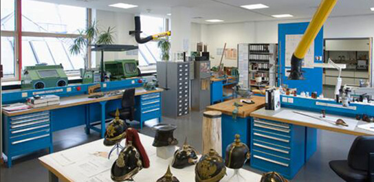 航空研究所使用浦豐柜業(yè)工作臺(tái)升級(jí)改造中 航空研究所使用浦豐柜業(yè)工作臺(tái)升級(jí)改造中